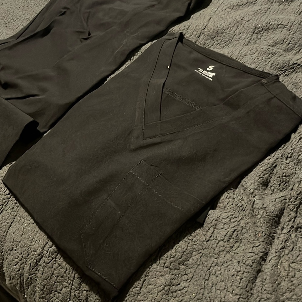 New mens scrubs set